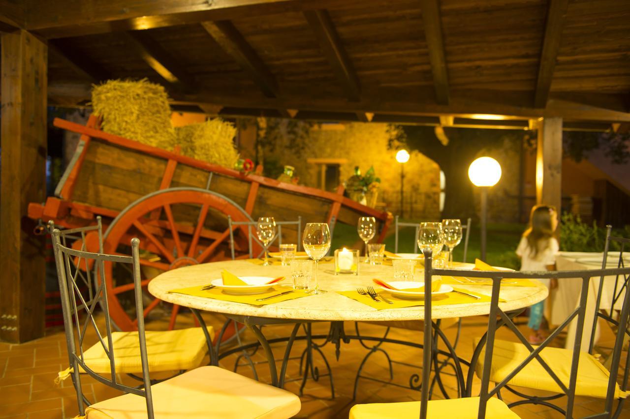 Agriturismo Poggio Corbello La Pesta Exterior foto