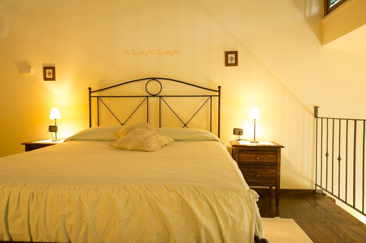 Agriturismo Poggio Corbello La Pesta Exterior foto
